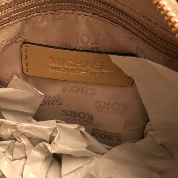 MKors Jet Set Small Satchel - Picture 5 of 8